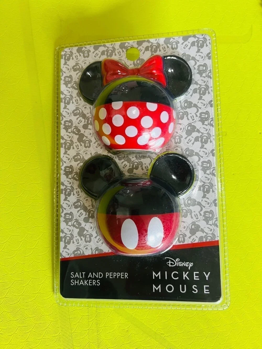 NIB❤️Disney Mickey Mouse & Minnie Mouse ceramic salt & pepper shakers
